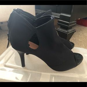 Black heels , 7